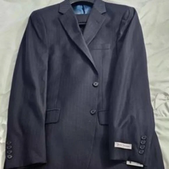 GREAT CHRISTMAS PRESENT! - HICKEY FREEMAN SUIT AT FRACTION OF RETAIL PRICE!